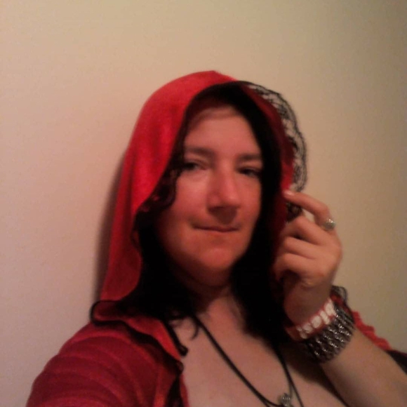 Profile Picture of Danielle Beatty (@dbeatty2976) on Poshmark