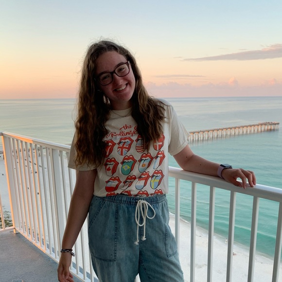 Profile Picture of Lillian Samford (@lilli_ans) on Poshmark