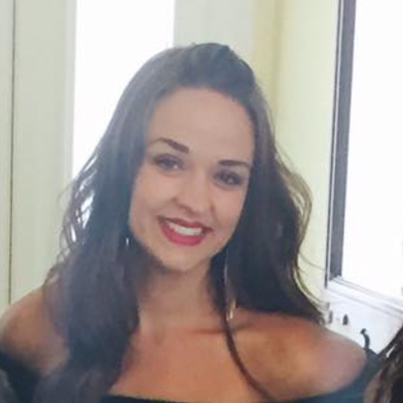 Profile Picture of Lexi Moroni (@leximoroni) on Poshmark