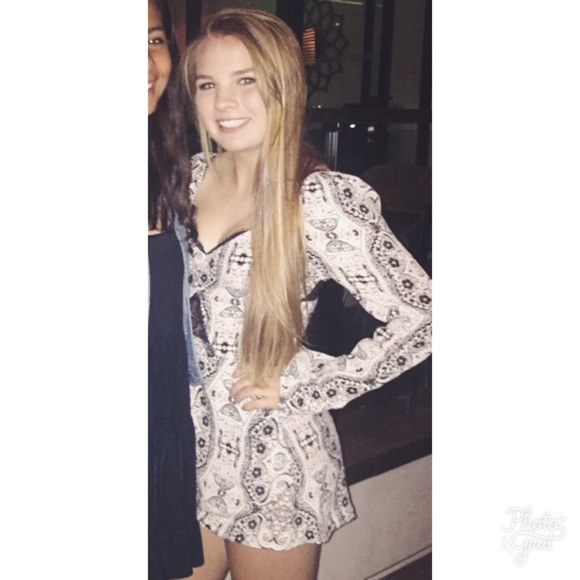 Profile Picture of Kara Simones (@karaa_elizabeth) on Poshmark