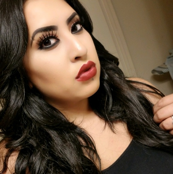 Profile Picture of Yesenia Cabrera (@itsyesi88) on Poshmark