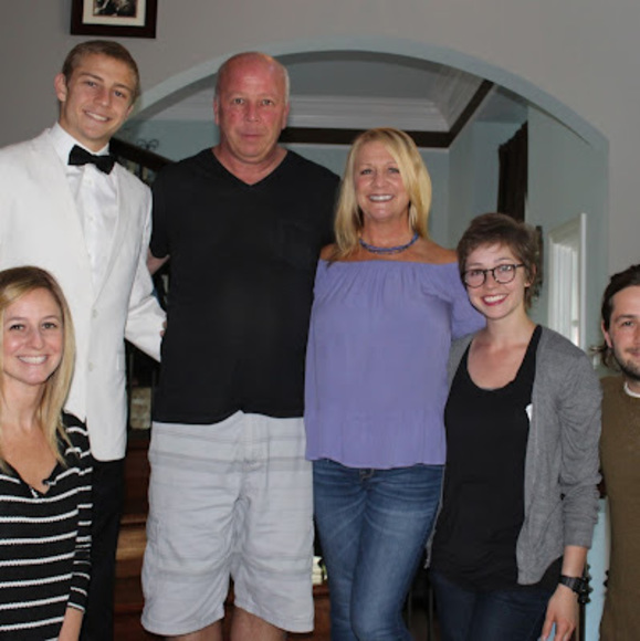 Profile Picture of Doreen Angarano (@dorangs36) on Poshmark