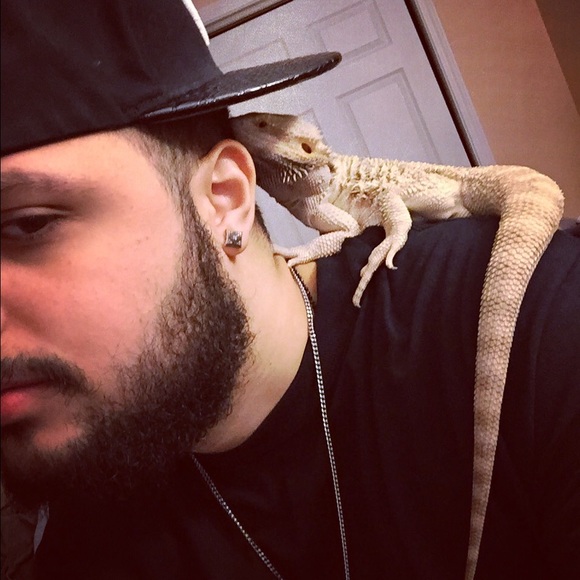 Profile Picture of Erick Aguiar (@slimmy2123) on Poshmark