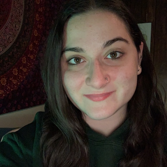 Profile Picture of Jenna Glaski (@jaglaski) on Poshmark