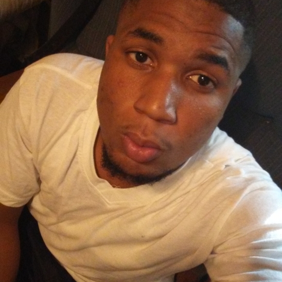 Profile Picture of Evander Rivers (@omario2016) on Poshmark