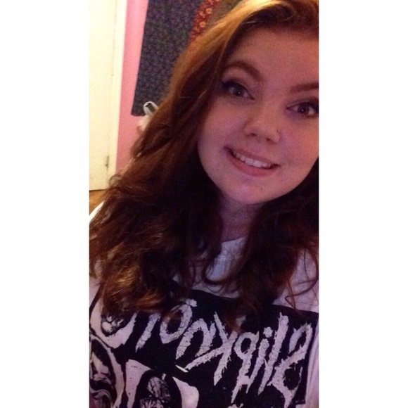 Profile Picture of Jess Starkey (@jess01223) on Poshmark