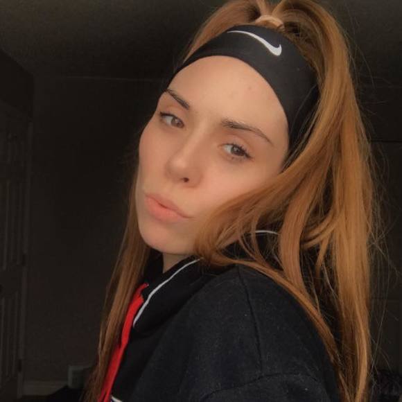 Profile Picture of Laurie Mikeal (@laurieholmes4) on Poshmark