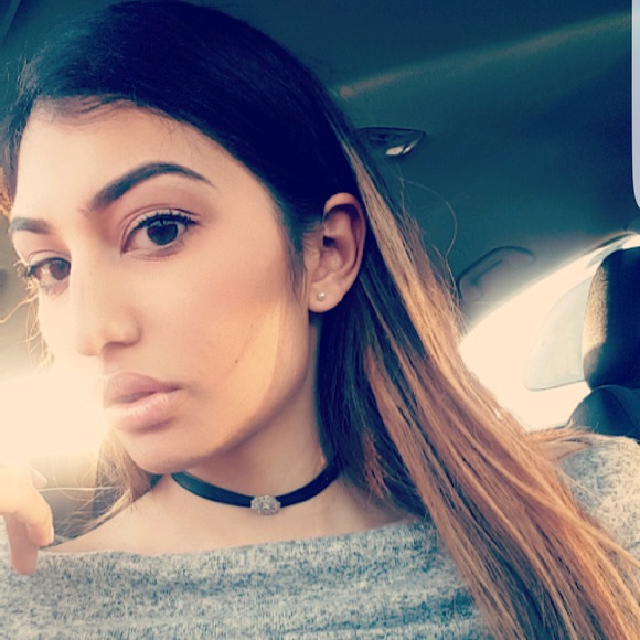 Profile Picture of Abigail Hernandez (@abigailherna193) on Poshmark