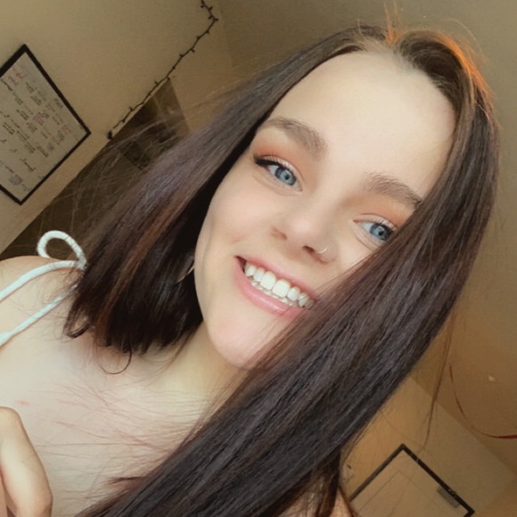 Profile Picture of Tiara Sharpes (@tsharpes) on Poshmark