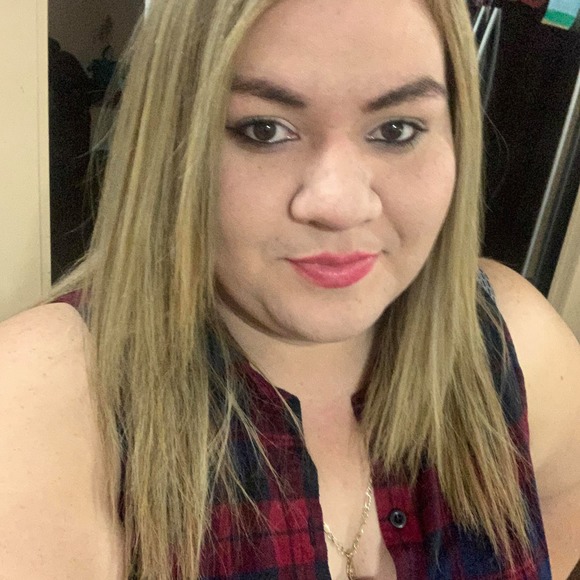 Profile Picture of Erika Valle (@erika1323) on Poshmark