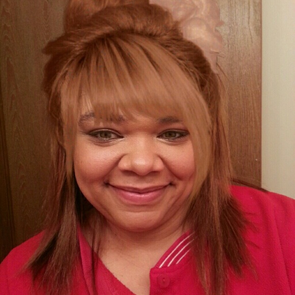 Profile Picture of Queron Lesh (@ilvdragons) on Poshmark