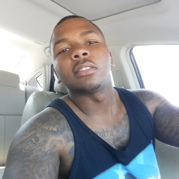Profile Picture of Aaron Sparks (@aaron0717) on Poshmark