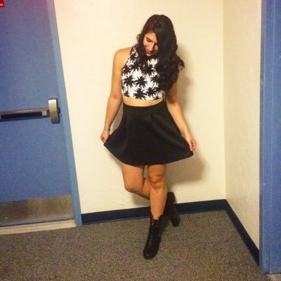 Profile Picture of Kristin (@kris10ellis) on Twitter