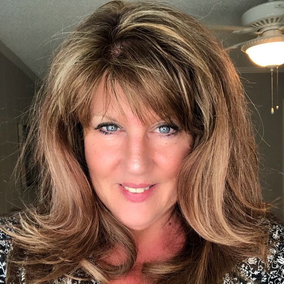 Profile Picture of Lori Mehler (@lorimehler) on Poshmark