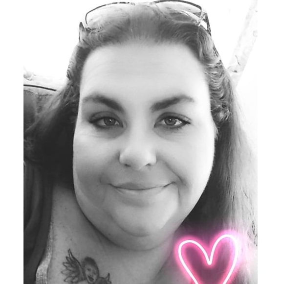 Profile Picture of Michelle Brazenec (@braz93) on Poshmark
