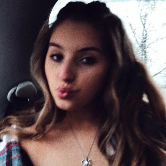 Profile Picture of Julia Frye (@julia_frye) on Poshmark