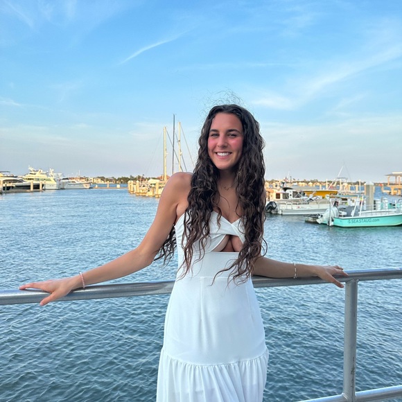 Profile Picture of Christina Kinnebrew (@c_kinnebrew) on Poshmark