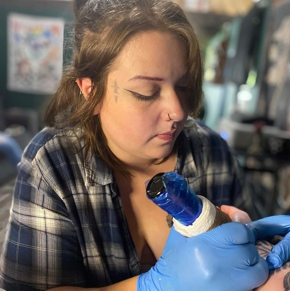 Dominique Sutton - Poshmark Profile Picture of Dominique Sutton (@domigirl1999) on Poshmark