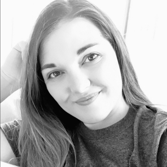 Profile Picture of Adriana Dodson (@adodson04) on Poshmark