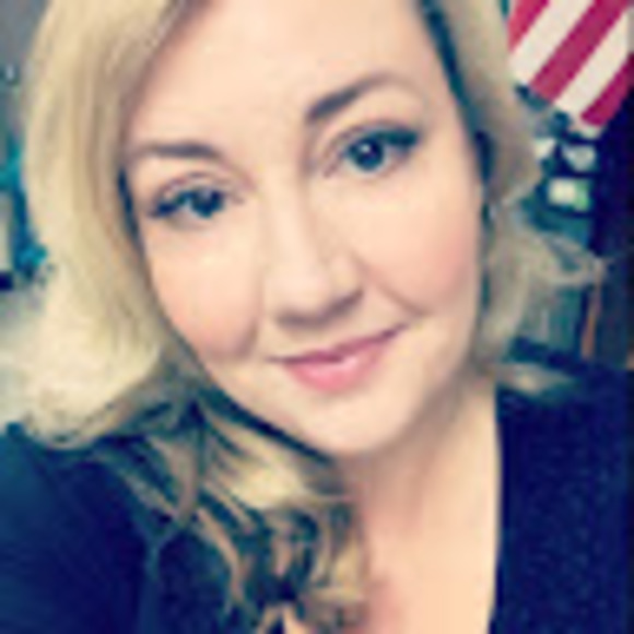 Profile Picture of Tara Frearson (@tara_frearson) on Poshmark