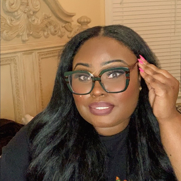 Profile Picture of Janae Gibbs (@jaesimone7) on Poshmark