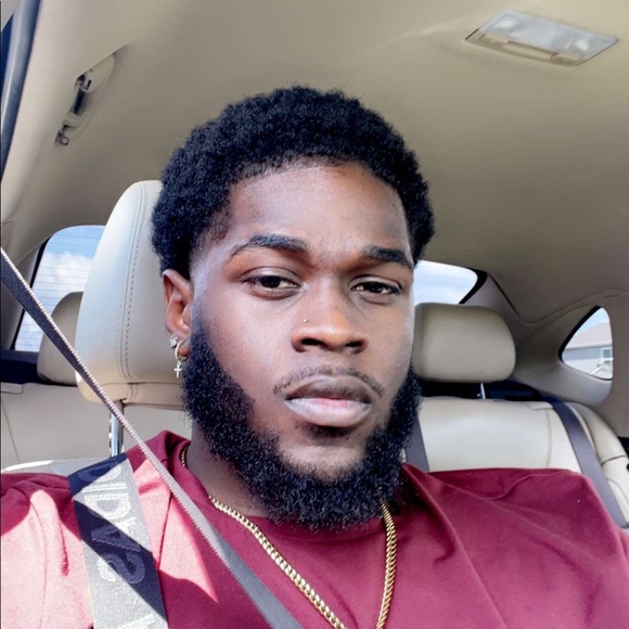 Profile Picture of Michael Chapman (@mchapman23756) on Poshmark