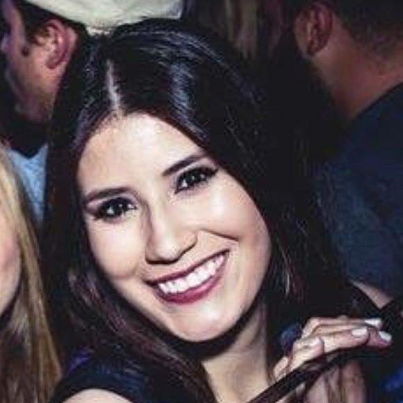 Profile Picture of Laura Capriles (@lauracapriles) on Poshmark