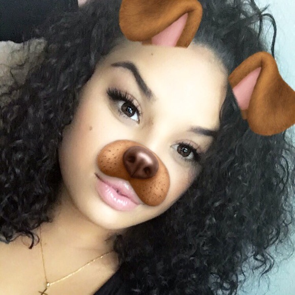 Profile Picture of Sasha Daniels (@sashadaniels) on Poshmark
