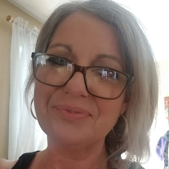 Profile Picture of Tabatha Weagle magnusson (@tmagnusson1102) on Poshmark