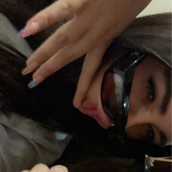 Profile Picture of Mia Dinsen (@dinsenmia9) on Poshmark