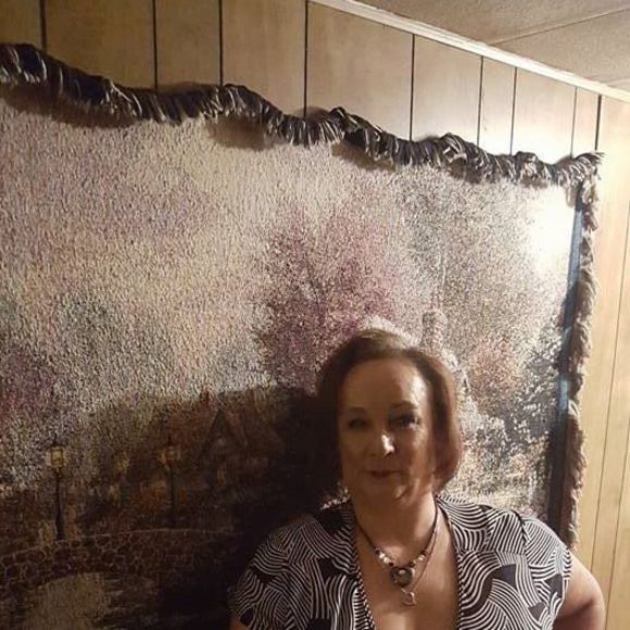 Tina Lyerly - Poshmark Profile Picture of Tina Lyerly (@tina42dtits) on Poshmark