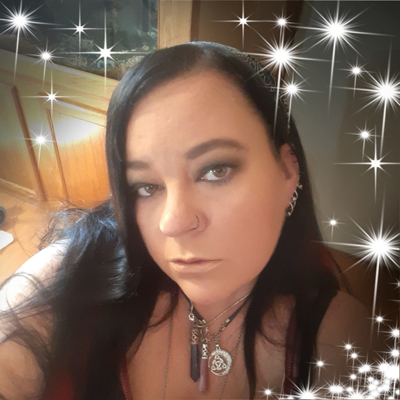 Profile Picture of Brigette Lutner (@bigmamma85) on Poshmark