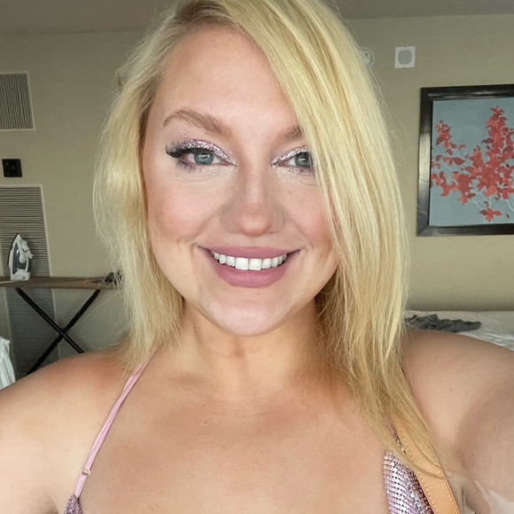 Profile Picture of Lisa Sheffler (@lisasheffler) on Poshmark