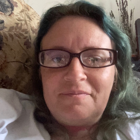 Profile Picture of Tracy Dampier-tuttle (@lunasunflower43) on Poshmark