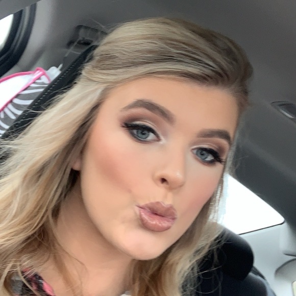 Madison Vickery - Poshmark Profile Picture of Madison Vickery (@maddievickk632) on Poshmark