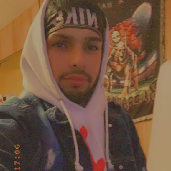 Profile Picture of Derrick Scott (@derrickscott951) on Poshmark