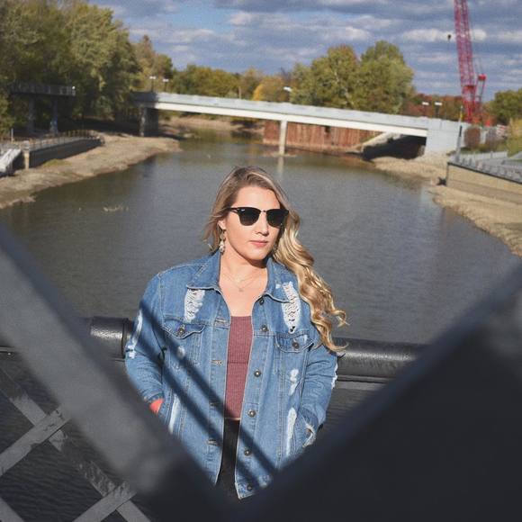 Profile Picture of Samantha Gromala (@xoxosammylynn) on Poshmark