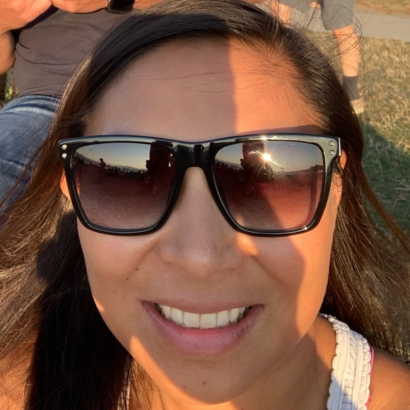 Profile Picture of Aileen Soare (@aisorack) on Poshmark