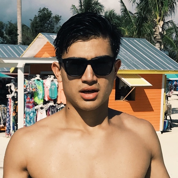 Profile Picture of Graham Vaeth (@graham_vaeth) on Poshmark