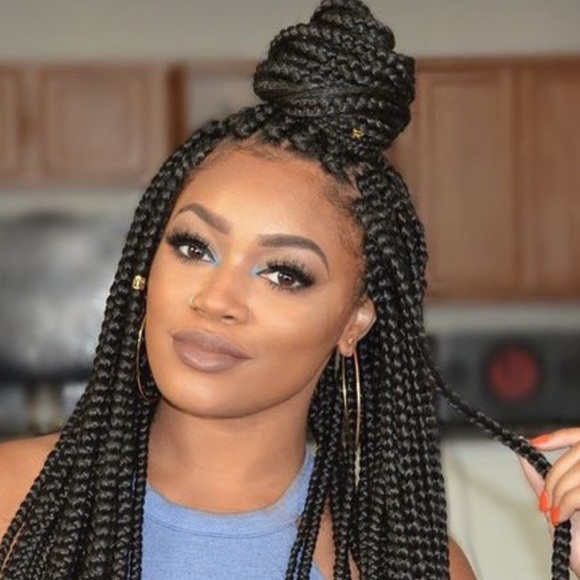 Profile Picture of Mia Foster (@miafoster2000) on Poshmark