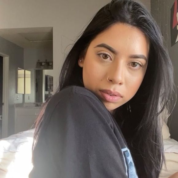 Profile Picture of Luz Jaramillo (@xolight) on Poshmark