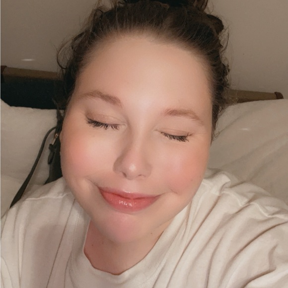 Profile Picture of Rebekkah Puffpaff (@rpuffp1) on Poshmark