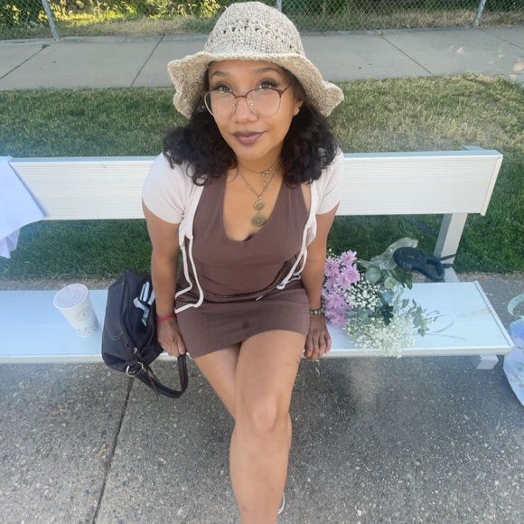 Profile Picture of Lesina Moeai (@lmariemoeai) on Poshmark