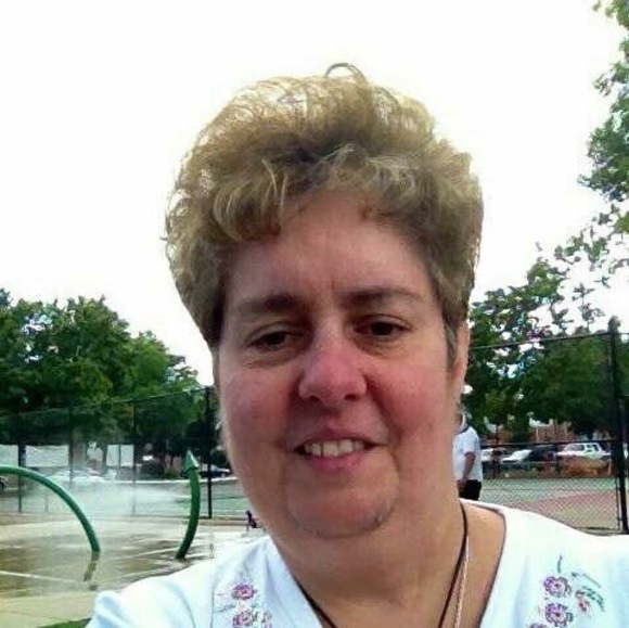 Profile Picture of Bonnie Passaretti (@b_passaretti) on Poshmark