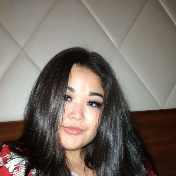 Profile Picture of Jele Jackola (@jelebuysells) on Poshmark