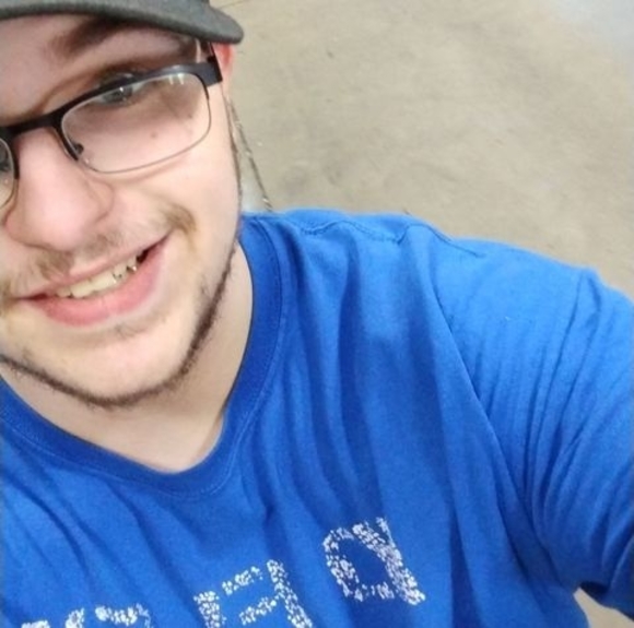 Tyler Evenrud - Poshmark Profile Picture of Tyler Evenrud (@tylerevenrud77) on Poshmark