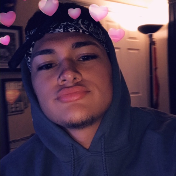 Profile Picture of Matthew Balderrama (@hunchoxmatt) on Poshmark