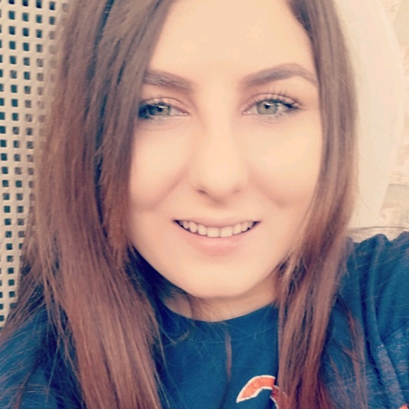 Profile Picture of Chloe Ross (@chloe_ross95) on Poshmark