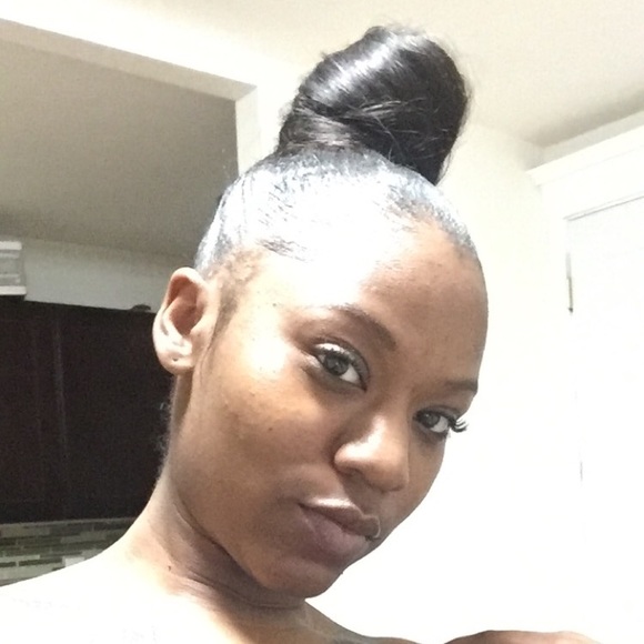 Profile Picture of Davyda Smith (@queendavy806) on Poshmark