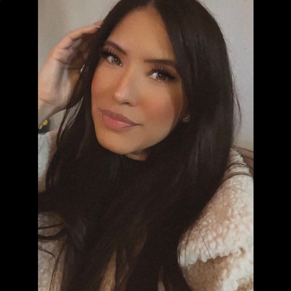 Profile Picture of Tanya Arias (@chi_tanya26) on Poshmark